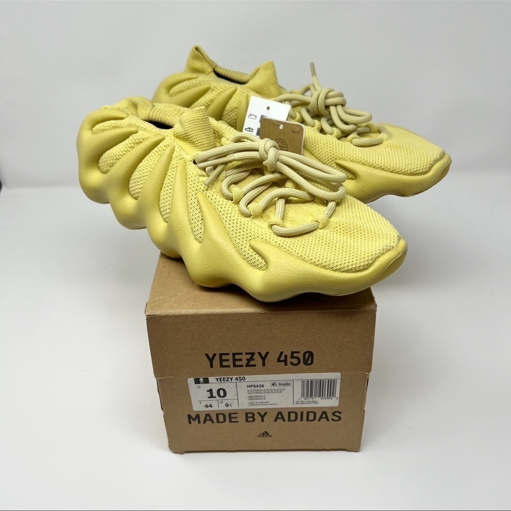 Yeezy - Picture 2 of 9